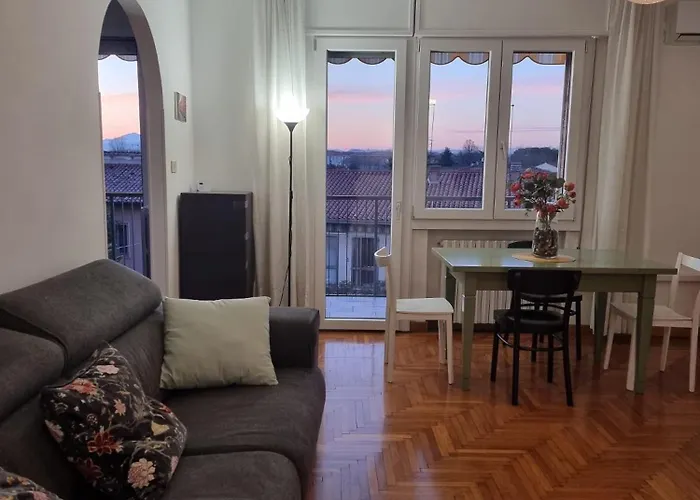 La Porta Accanto